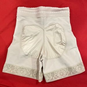 But lifter / booty lifter shape wear